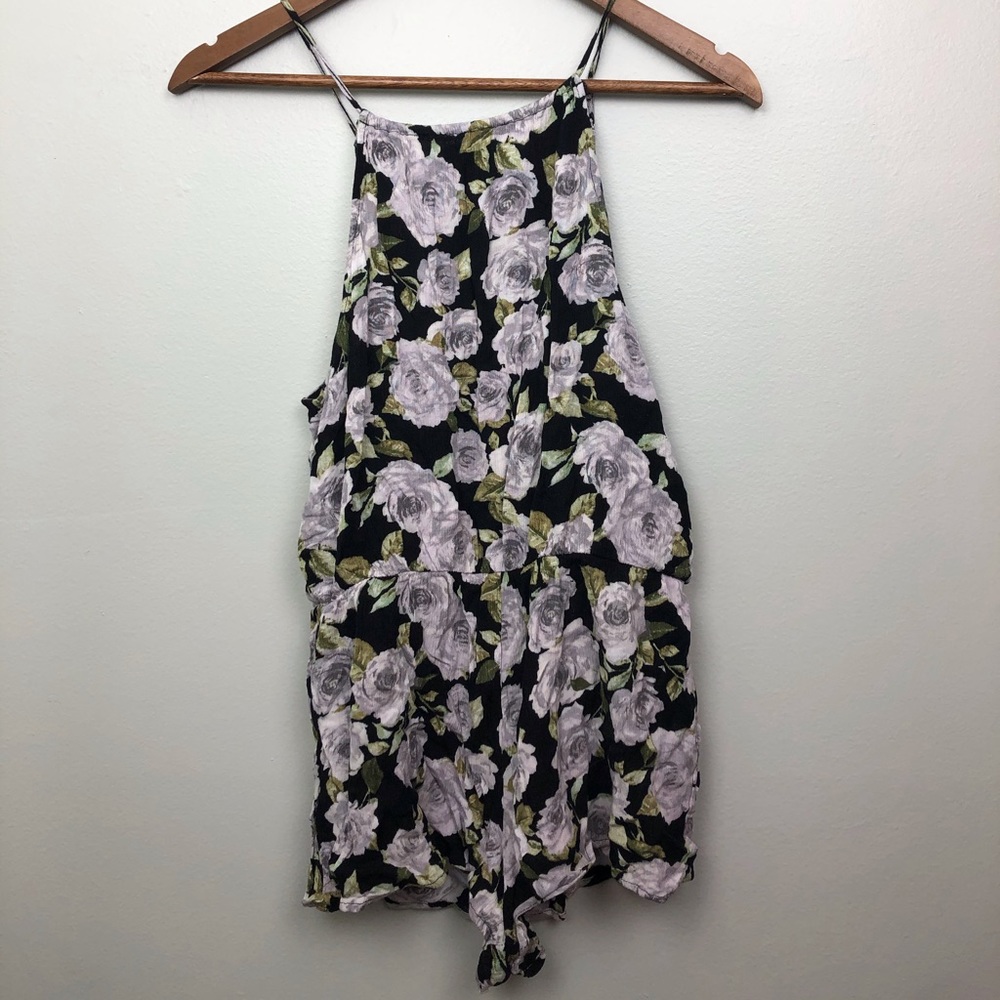 🌿 Forever 21 Cute Floral Romper Women’s Medium
